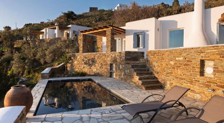 Charming villa with private pool, yard & grill | Close to the beach | Perfect for remote work | Pet-friendly — photo 2