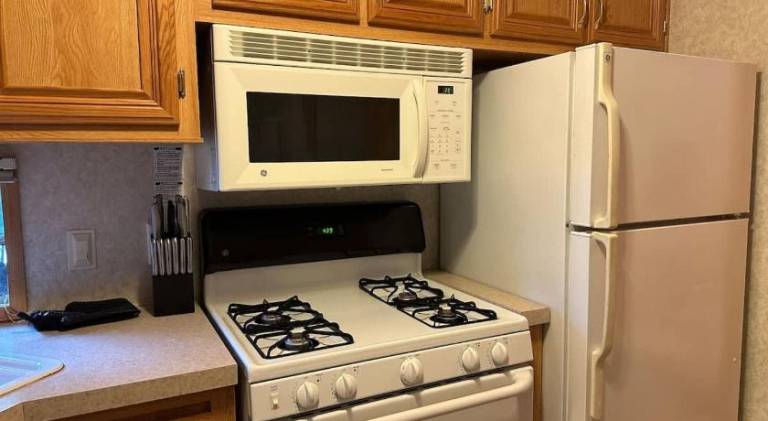 Lakefront RV Cottage in Parry Sound 14 — photo 5