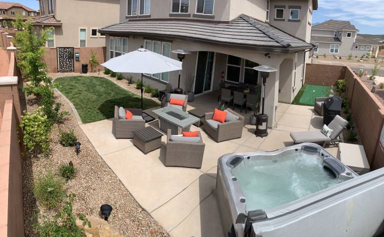 House with grill, terrace & private pool | Mountain view in Washington, UT