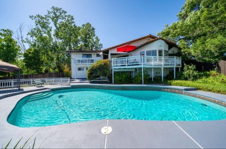 House  Ridgewood Estates