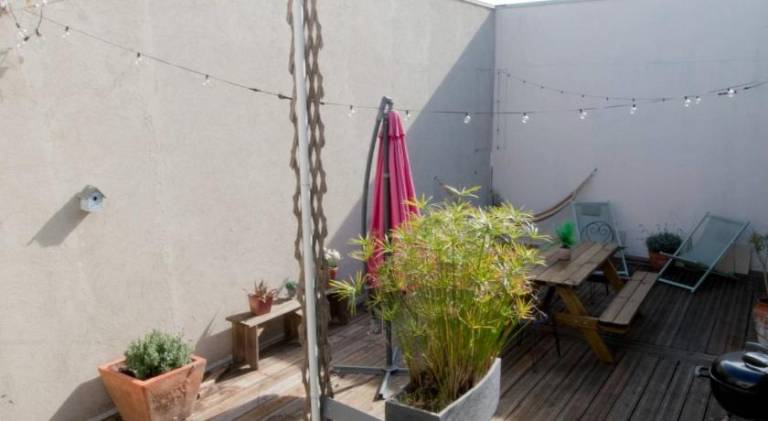 Rental apartment with barbecue & patio in Arles