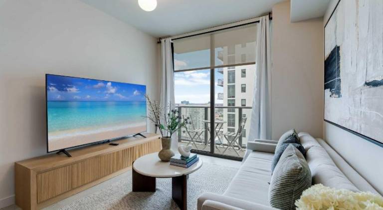 Vacation home with pool | Close to Bayside Marketplace | Perfect for remote work — photo 2
