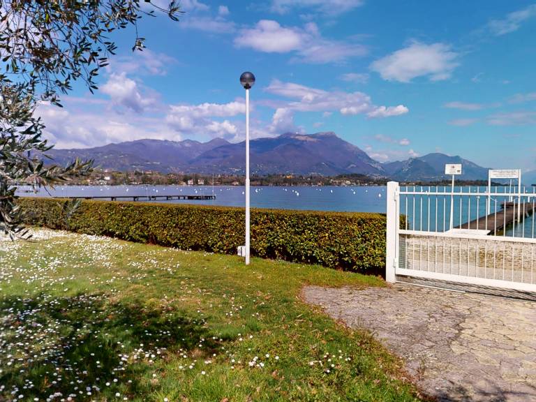 Wonderful holiday apartment with yard | Water view | Close to the beach | Pets are welcome in San Felice del Benaco