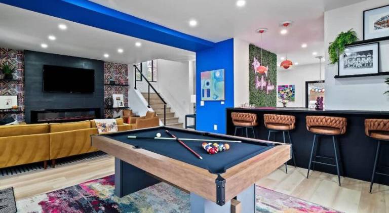 Vacation home with hot tub in Akron, OH
