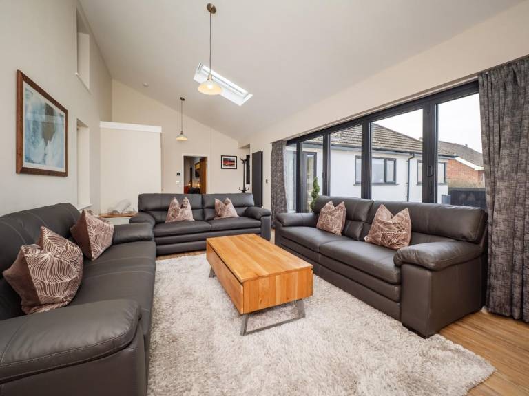 Vacation home with grill & yard | Water view — photo 4