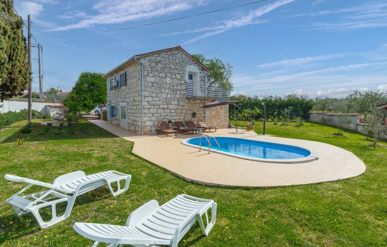 Villa with garden, terrace & private pool in Porec