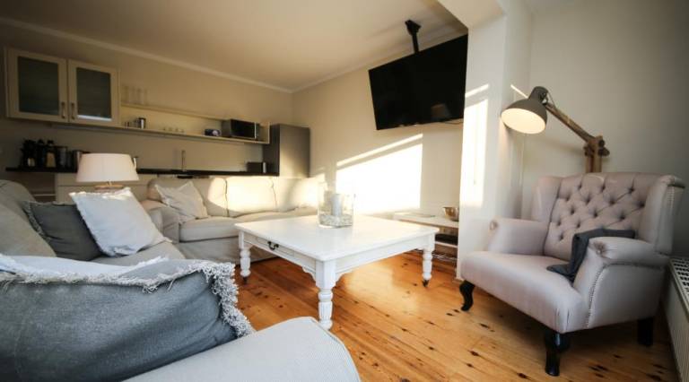 Rental apartment with patio — photo 4