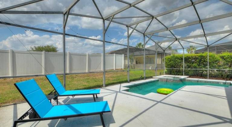 House with jacuzzi & pool — photo 5