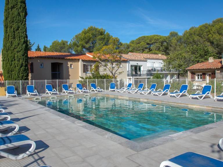 Rental apartment with heated pool, patio & garden | Pet-friendly — photo 2