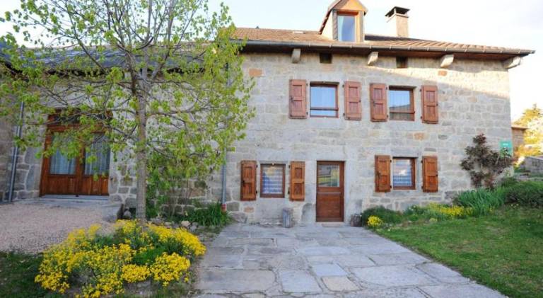 House with 4 rooms for 8 persons in Mende