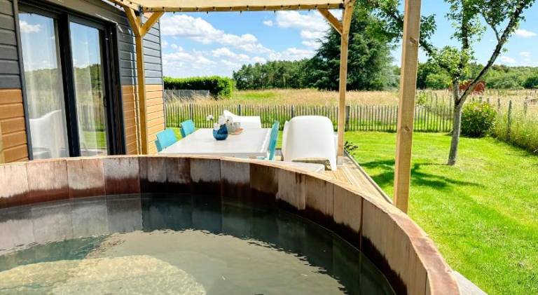 House with jacuzzi — photo 4
