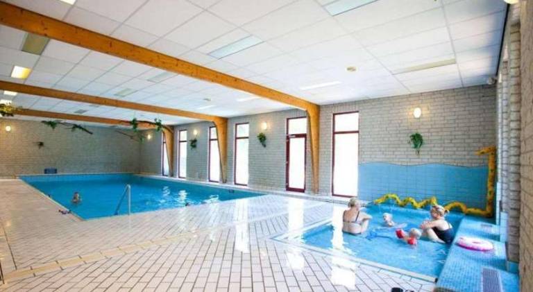 Chalet with jacuzzi & pool | Dogs allowed — photo 3