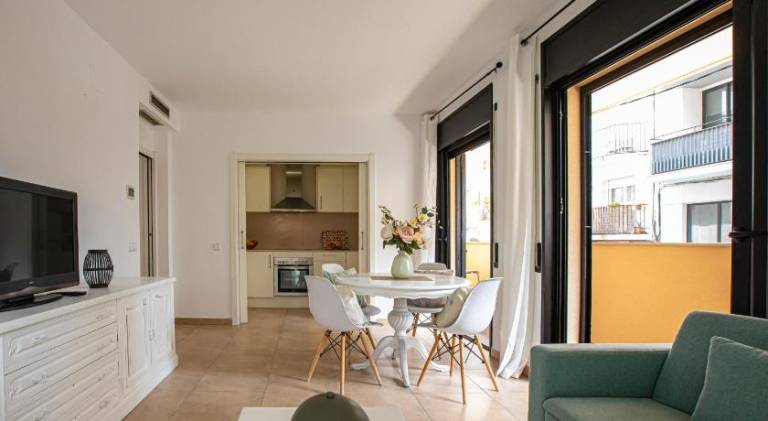Fully equipped wonderful rental apartment with patio | Next to the beach | Good for workation | Pets allowed in Sitges