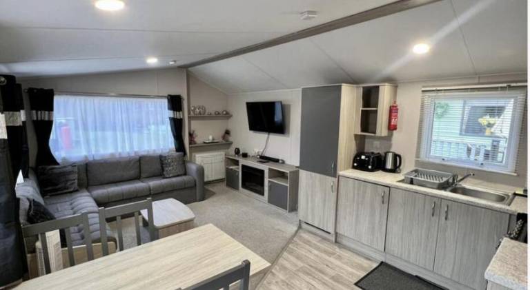 Borwick Lakes Holiday Caravan (Partial Lake View) — photo 4