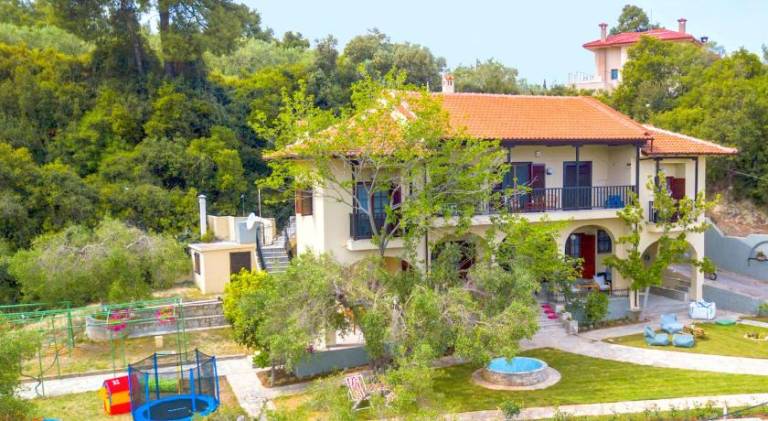 Villa with 5 rooms for 14 persons — photo 4