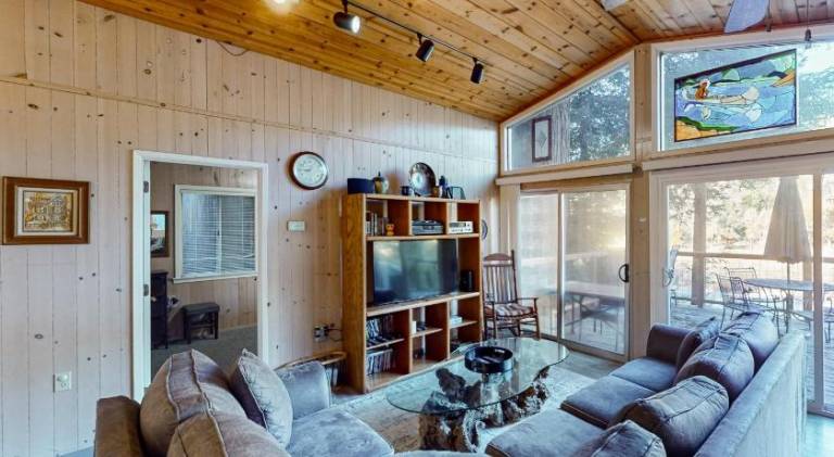 House | Pets allowed — photo 2