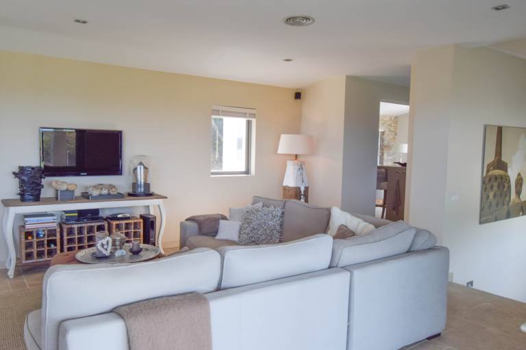 Villa with Pool and Spectacular Sea Views — photo 4