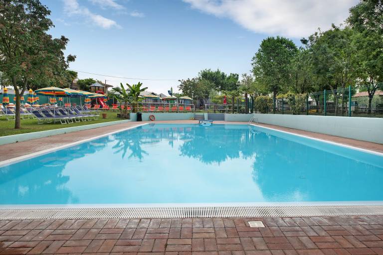 Holiday apartment with terrace, garden & pool | Garden view in Lazise