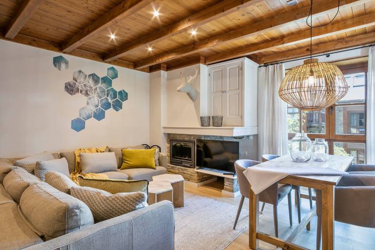 Apartment | Mountain view in Lleida