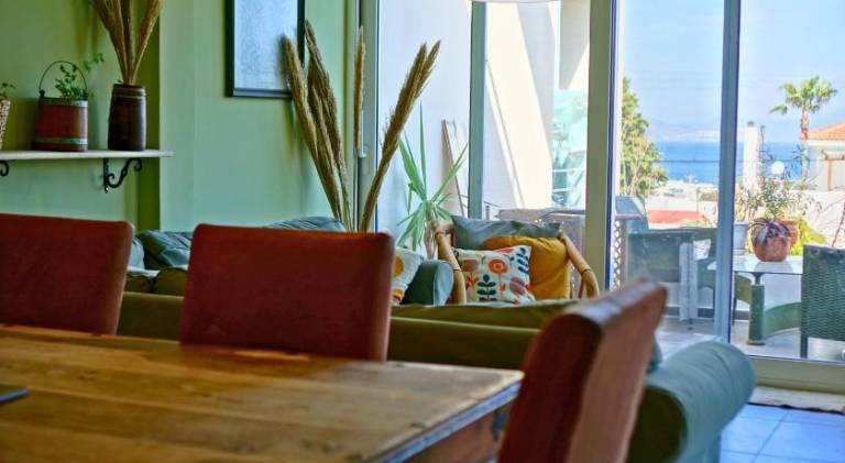 Vacation home with yard, patio & barbecue — photo 3