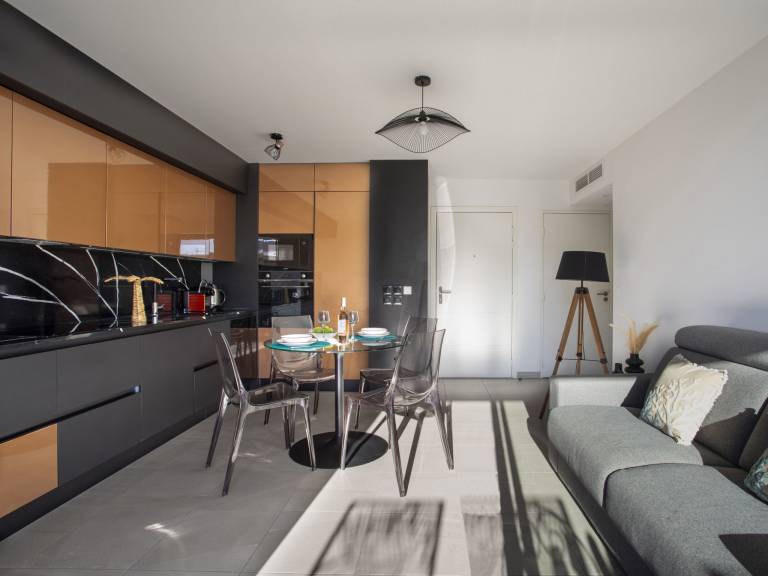 Fully equipped rental apartment with terrace | Close to the beach | Dogs allowed — photo 3