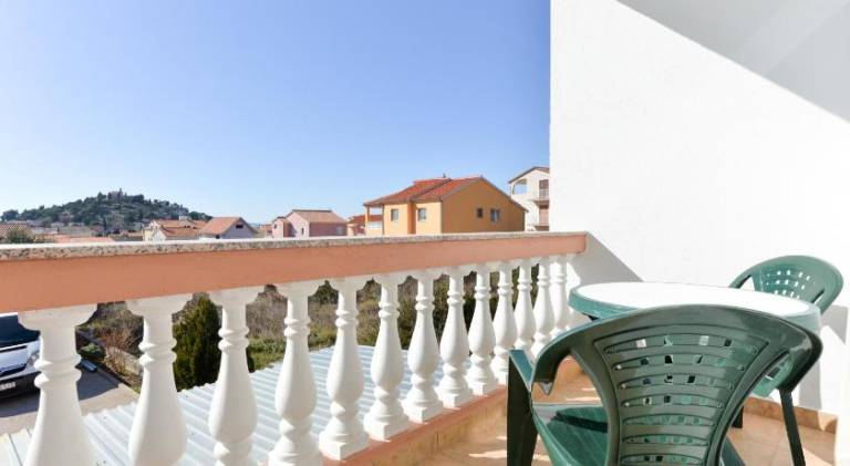 Lovely holiday apartment with patio & yard | Pets are welcome — photo 3