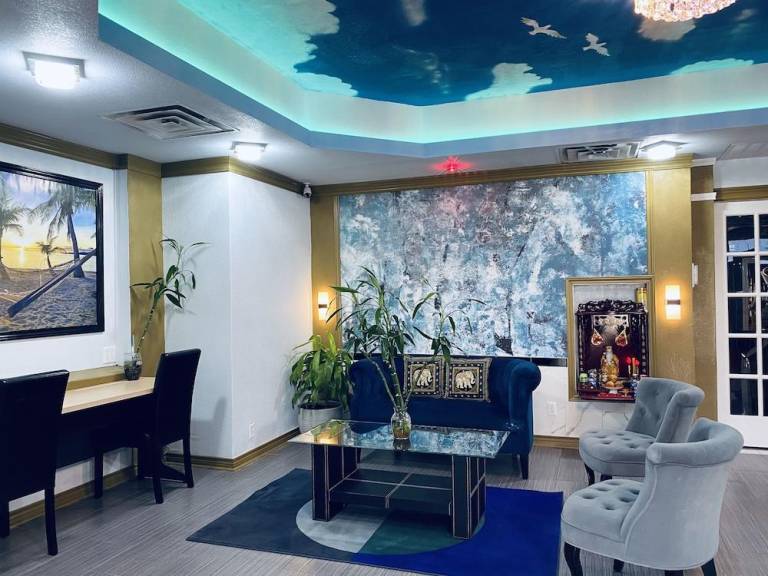 R Nite Star Inn and Suites -Home of the Cowboys & Rangers — photo 3