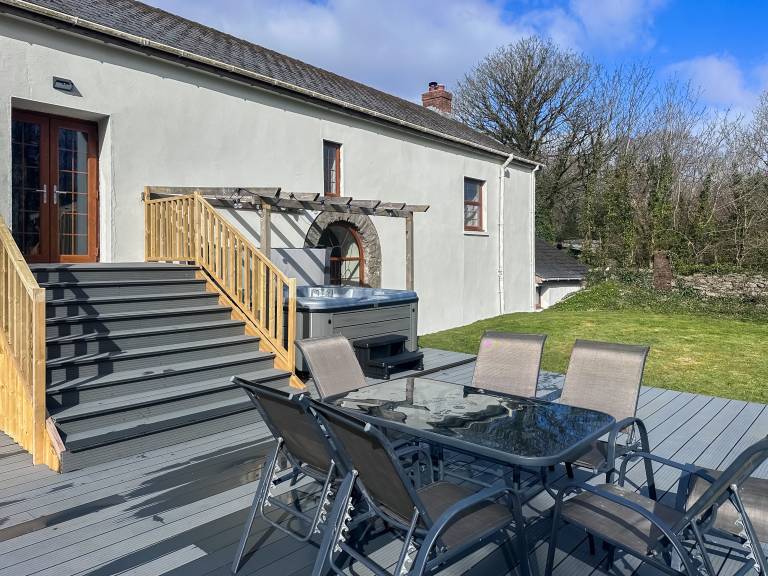 Family-friendly cottage with hot tub | Pets allowed — photo 3