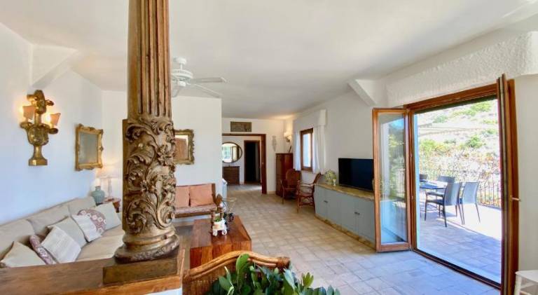 Vacation home with hot tub & pool — photo 2