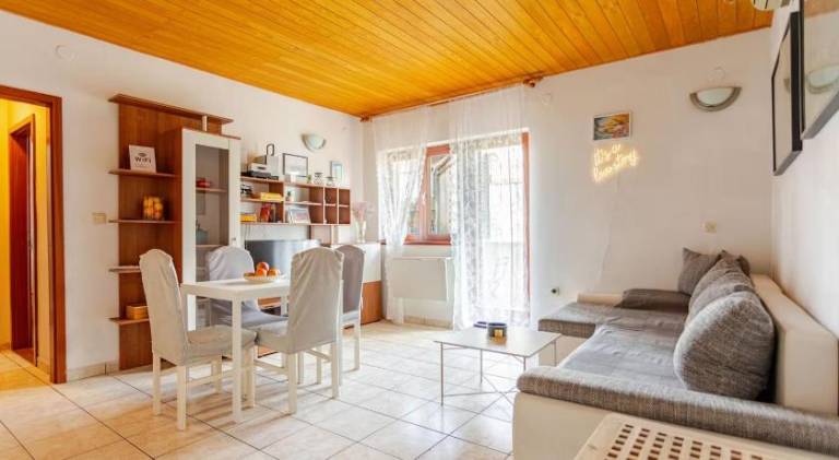 Holiday apartment with patio — photo 2