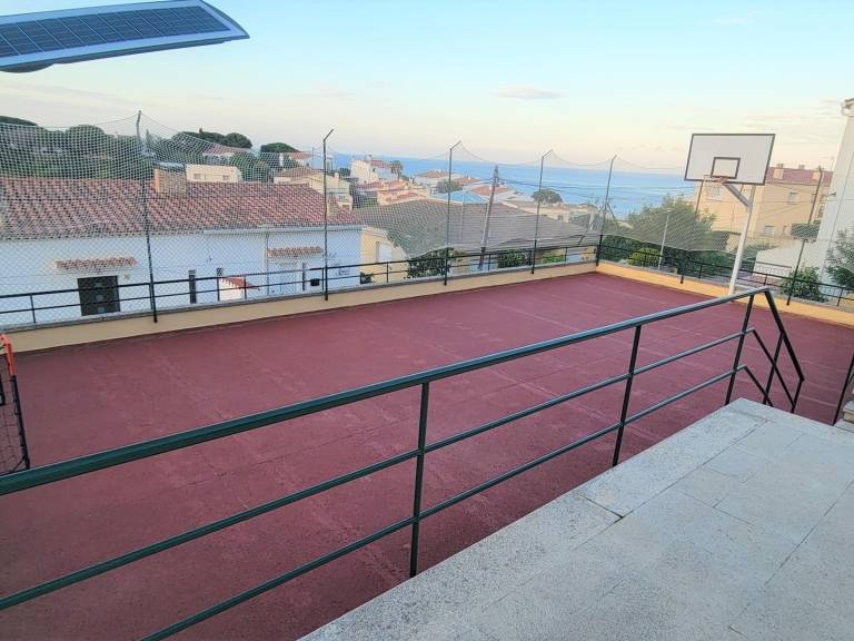 Villa with private pool, yard & grill — photo 4