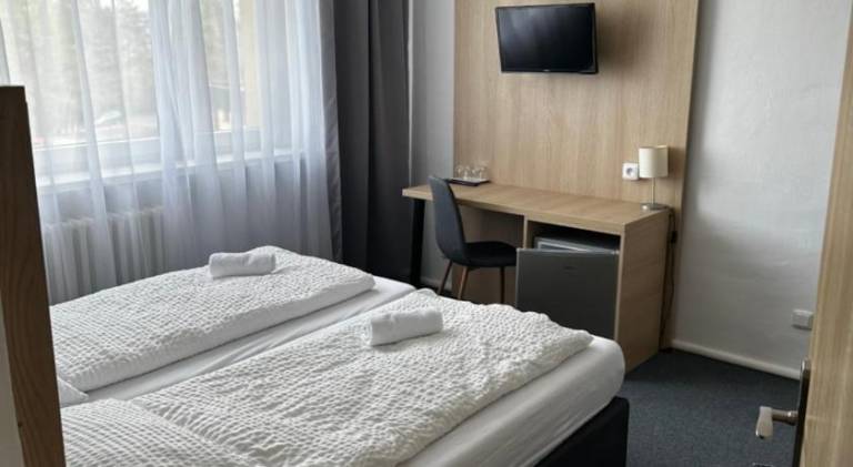 Horsky hotel Jelenovska s bazenem v cene — photo 2