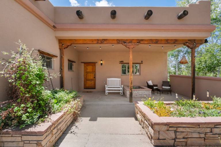 Family-friendly house with BBQ & jacuzzi | Perfect for remote work | Dogs allowed — photo 4