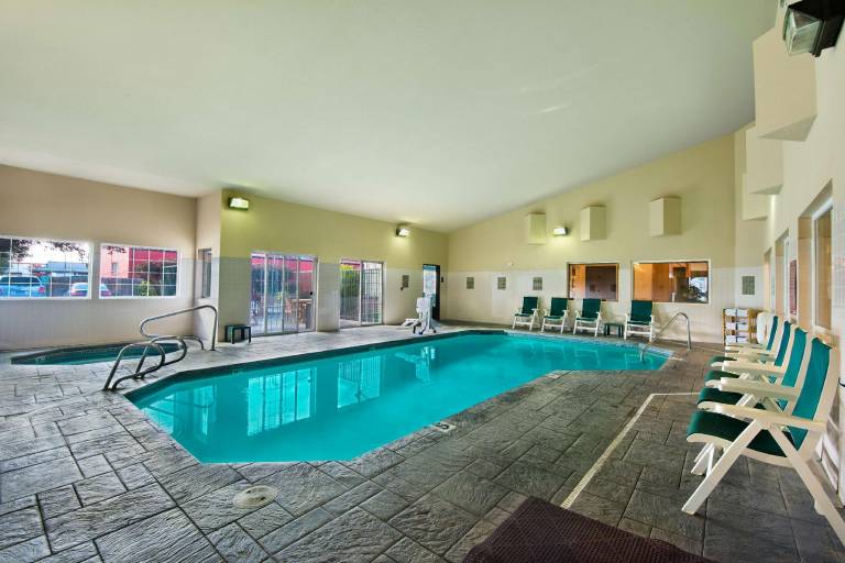 Oxford Suites Hermiston — photo 4