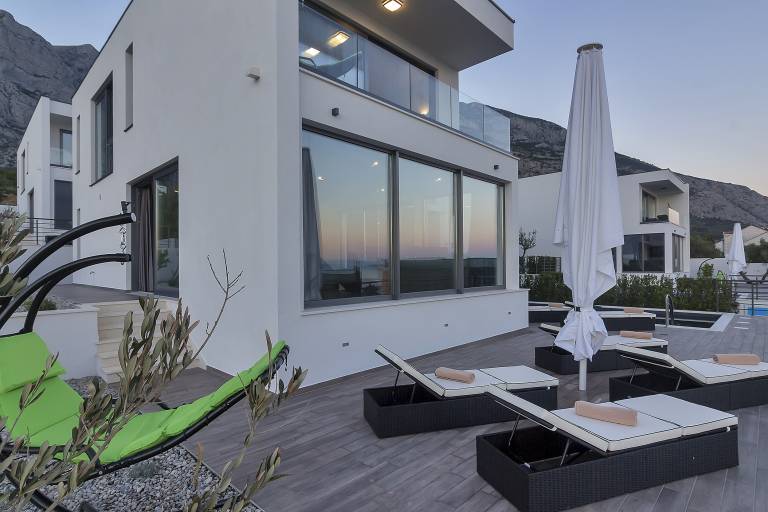 Villa with garden, patio & pool | Mountain view — photo 3