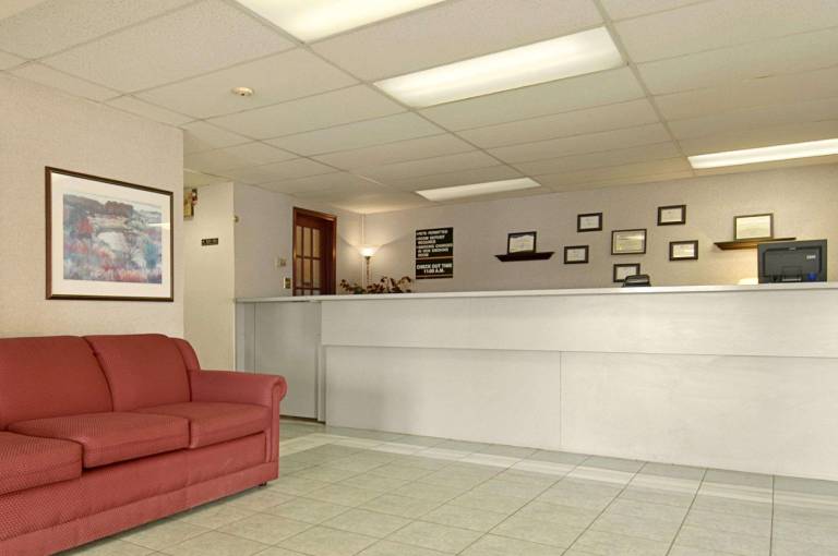 Super 8 By Wyndham Red Deer — photo 3