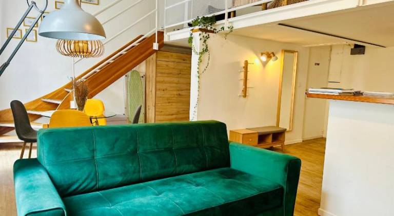 Duplex-Ceiling height 1,9m-Free private parking-Self check in ! Duplex climatise-Hauteur sous plafo in Avignon