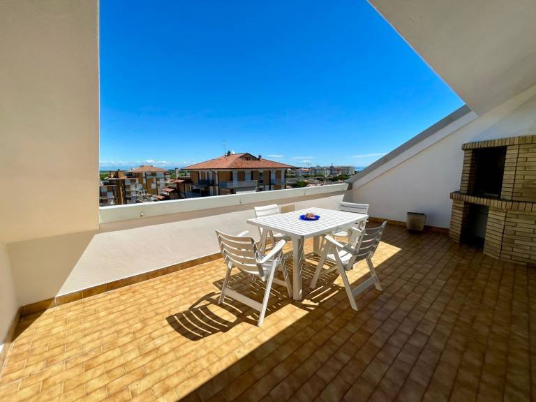 Apartment with terrace | City view — photo 4
