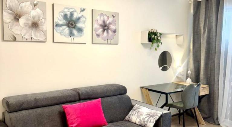 Lovely holiday apartment with patio | Close to the beach | Suitable for remote work | Pet-friendly in Thiers