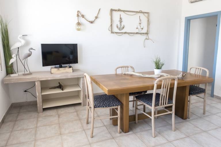 Family-oriented rental apartment with terrace | Sea view | Next to the beach | Pet-friendly — photo 4