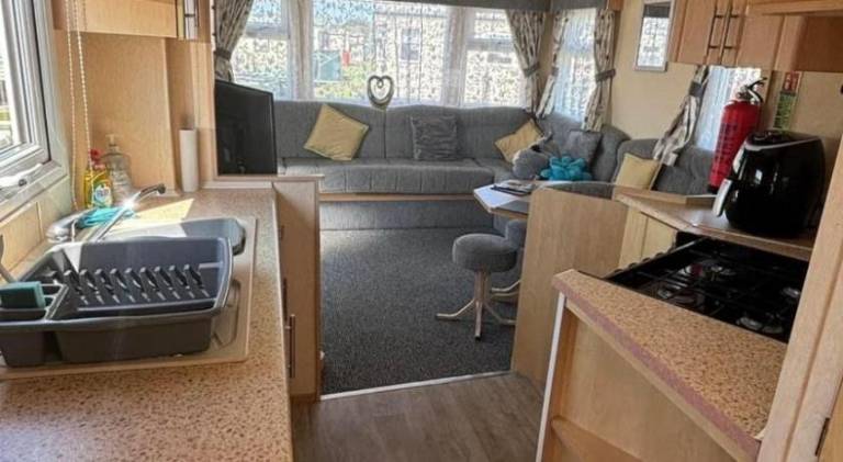 Promenade park 8 Berth caravan next to the beach entrance, WIFI included — photo 4
