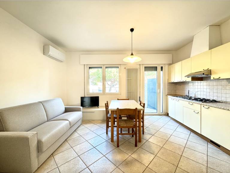 Rental apartment with patio — photo 2