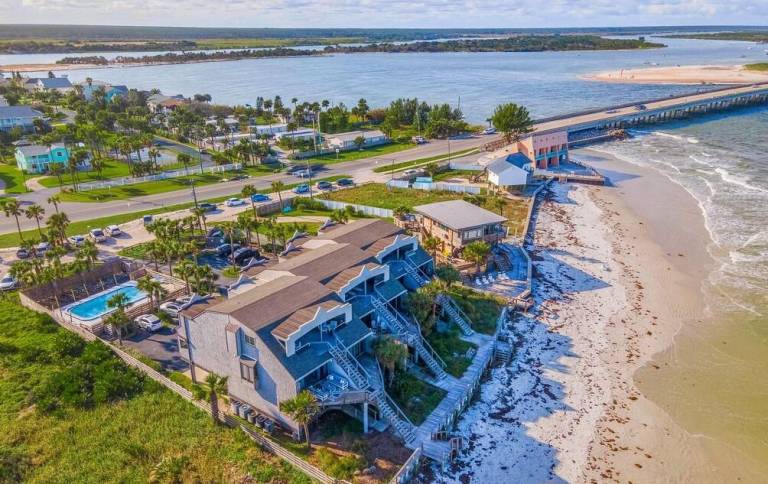 Condo  Crescent Beach