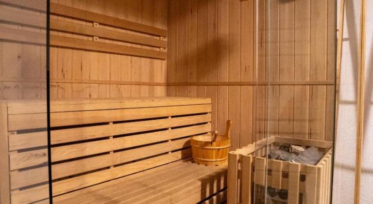 Apartment with jacuzzi & pool — photo 5