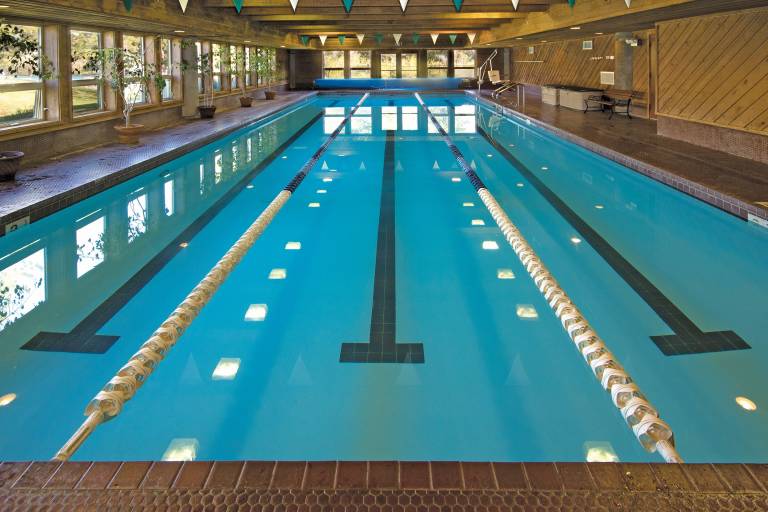 Condo with barbeque, jacuzzi & sauna in Mammoth Lakes, CA
