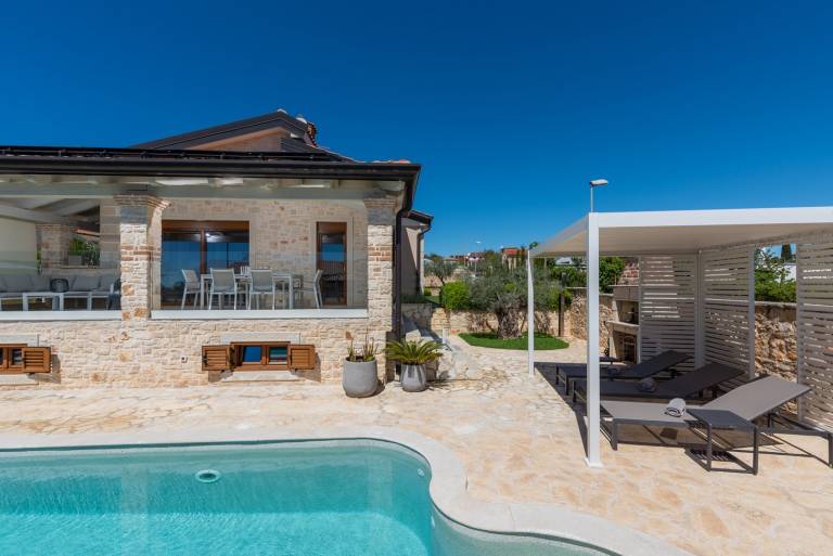 Villa with private pool, yard & patio — photo 4