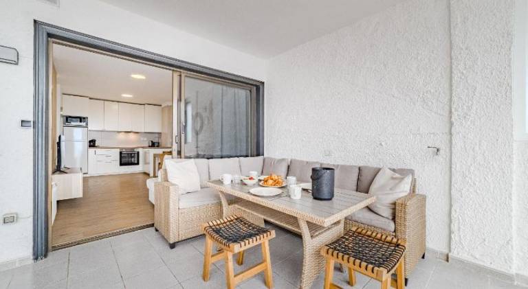 Apartment with pool & terrace — photo 4