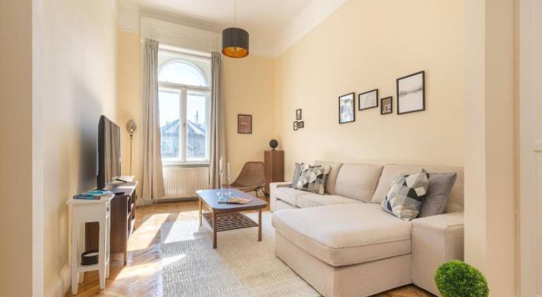Fully equipped holiday apartment | Next to St. Stephen's Basilica | Suitable for remote work | Pet-friendly — photo 2