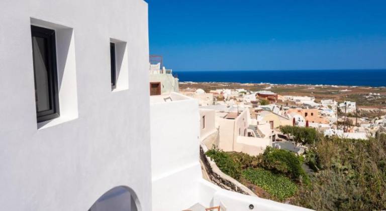 Holiday apartment with terrace in Santorini