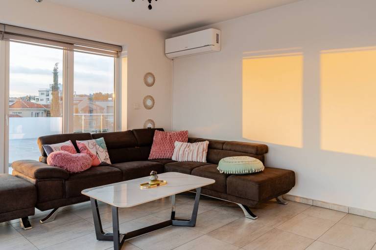 Apartment with patio, private pool & hot tub — photo 5